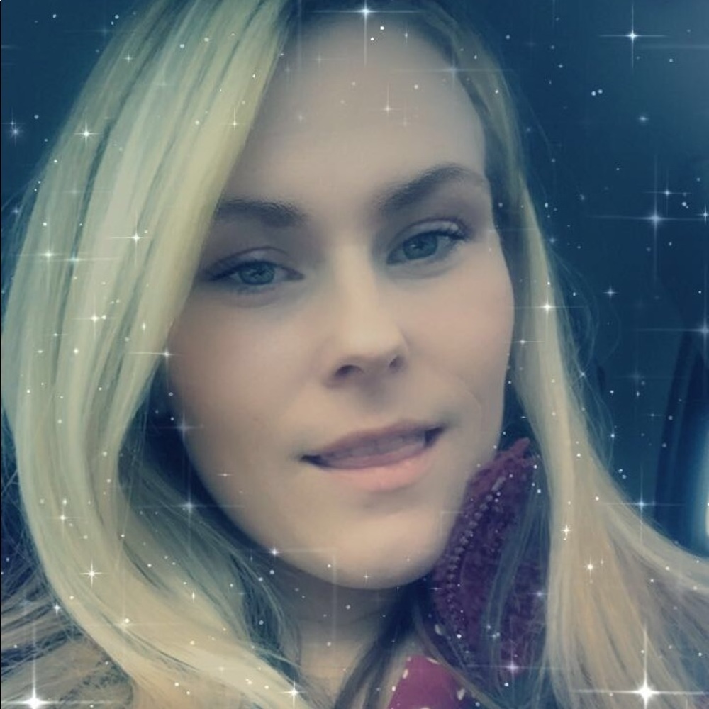 Meet your Posher, Courtney